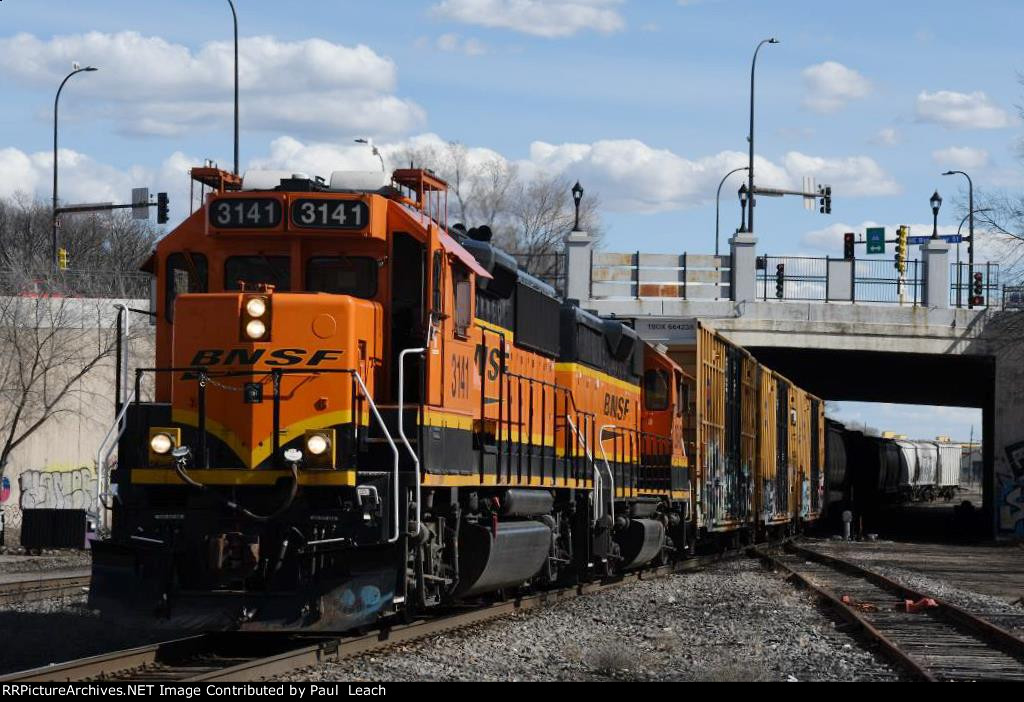 Local cruises west through Van Buren